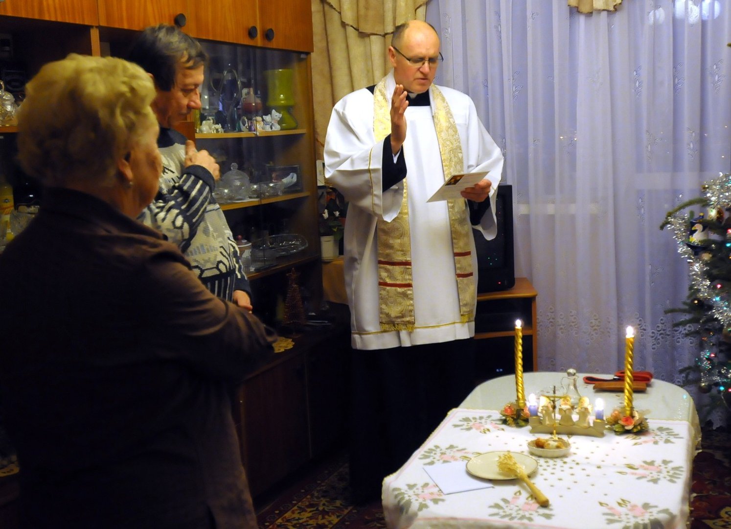 WIZYTA DUSZPASTERSKA zwana KOLĘDA – czym jest i&nbsp;jak się przygotować?